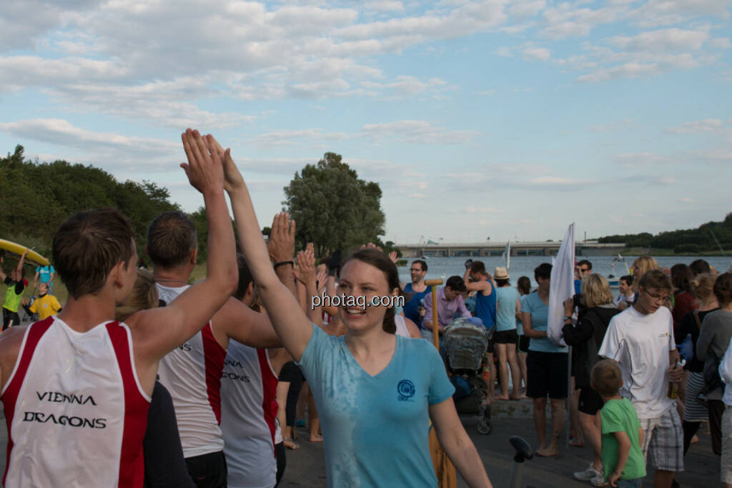 Yes, Hands  http://www.drachenboot.at (16.06.2014) 