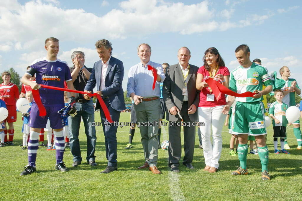 Eröffnung Varta Arena – Gerald Strebl, Sektionsleiter;  Michael Tojner, CEO Montana Tech Components A; Stephan Pernkopf, Landesrat für Umwelt, Landwirtschaft und Energie Niederösterreich; Josef Sturm, Bürgermeister Stadt Haag, Margit Gugler, Sportstadträtin Stadt Haag, Steffen Hofmann, Profispieler SK Rapid Wien, © Montana Tech Components (17.06.2014) 