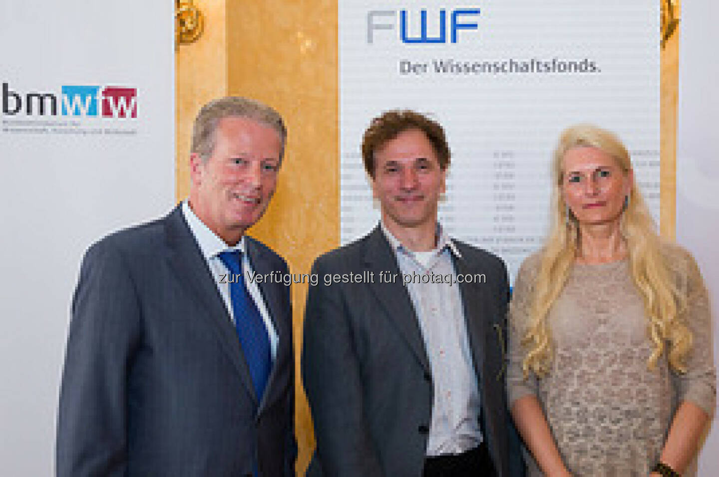 Wissenschaftsminister Reinhold Mitterlehner und FWF-Präsidentin Pascale Ehrenfreund mit Wittgenstein-Preisträger Josef Penninger