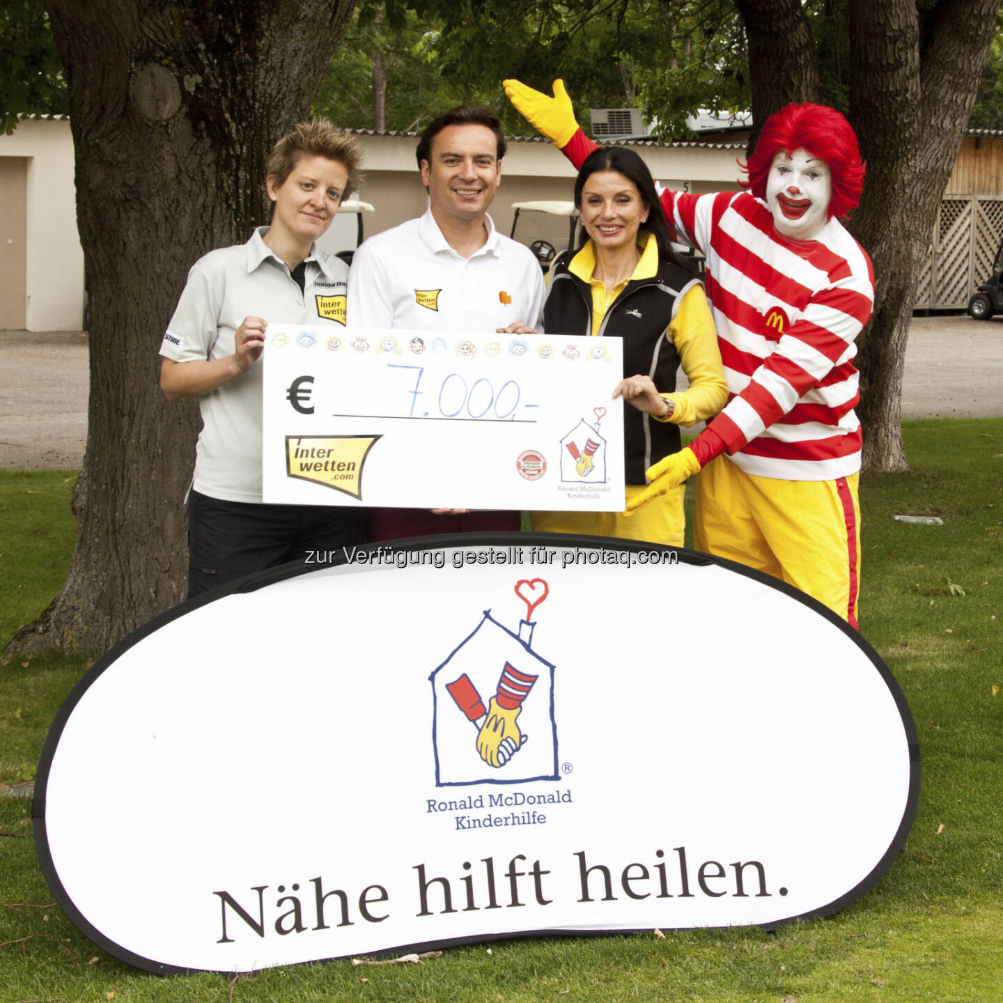 Werner Becher, CEO Interwetten: Hier die Ronald McDonald Kinderhilfe Golf-Trophy 2012. Für die Online-Sportwettenbranche war 2012 ein gutes Jahr. Nicht nur, weil wir uns wieder über ein kräftiges Wachstum freuen konnten sondern weil die Liberalisierung des Glücksspiemarktes in Europa endlich in Schwung gekommen ist und einige Länder (bspw. Italien, Spanien, Dänemark) ihre anachronistischen Monopole endlich aufgegeben haben und rechtssichere Rahmenbedingungen für seriöse Anbieter im Sinne des Spielerschutzes geschaffen haben