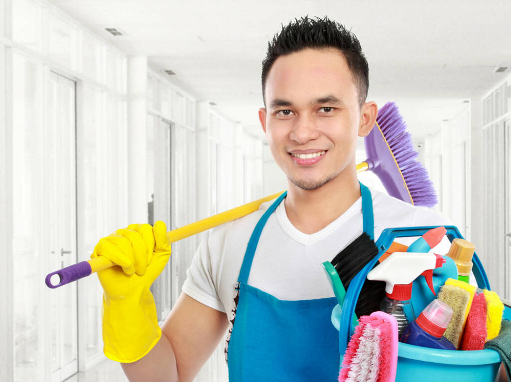 Büro Reinigung Putzen http://www.shutterstock.com/de/pic-133090979/stock-photo-portrait-of-cleaning-service-cleaning-the-office.html   (Bild: shutterstock.com) (25.06.2014) 