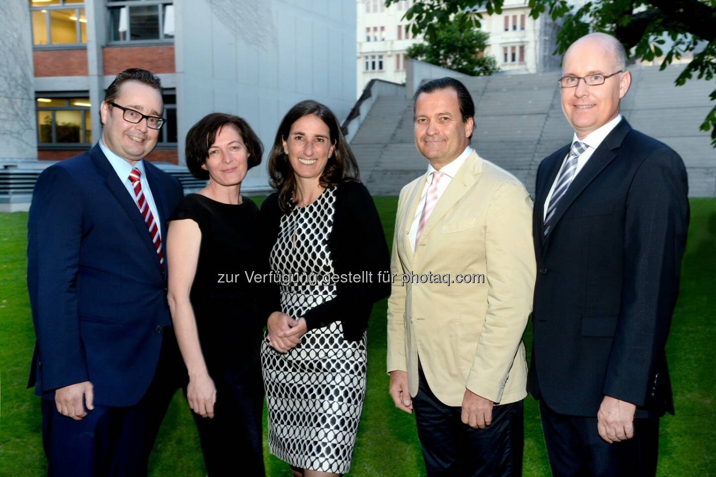 Sommerfest der Privatklinik Döbling im MAK: Geschäftsführer der PremiQaMed Privatkliniken GmbH Werner Fischl, Pflegedirektorin Dijana Hofegger, Verwaltungsdirektorin  Christina Schwarz, Ärztlicher Direktor  Christian Kainz sowie Geschäftsführer der PremiQaMed Privatkliniken GmbH, Wolfgang Göss im Garten des MAK