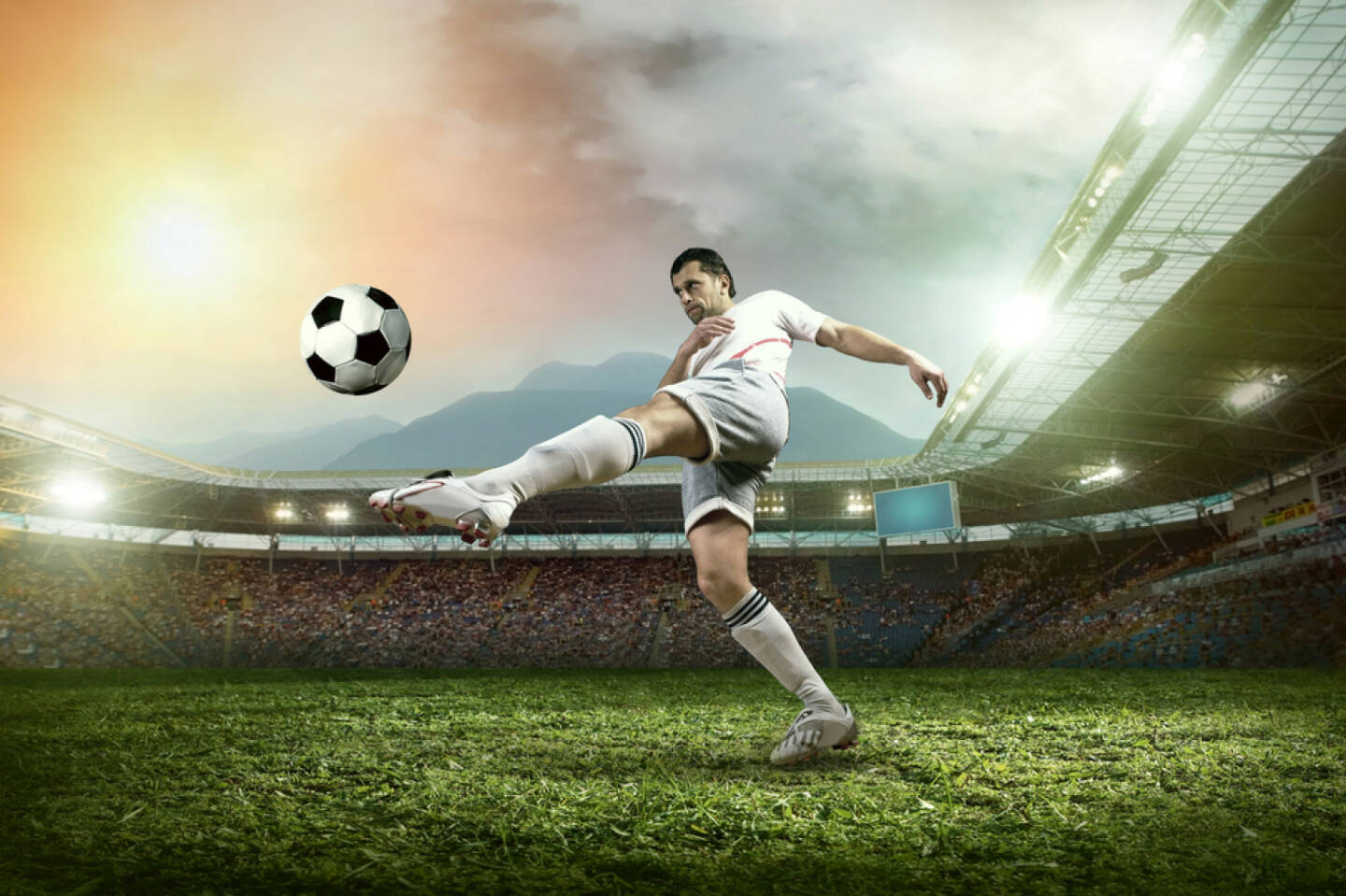 Ausschuss http://www.shutterstock.com/de/pic-178706702/stock-photo-soccer-player-with-ball-in-action-at-stadium.html (Bild: shutterstock.com)