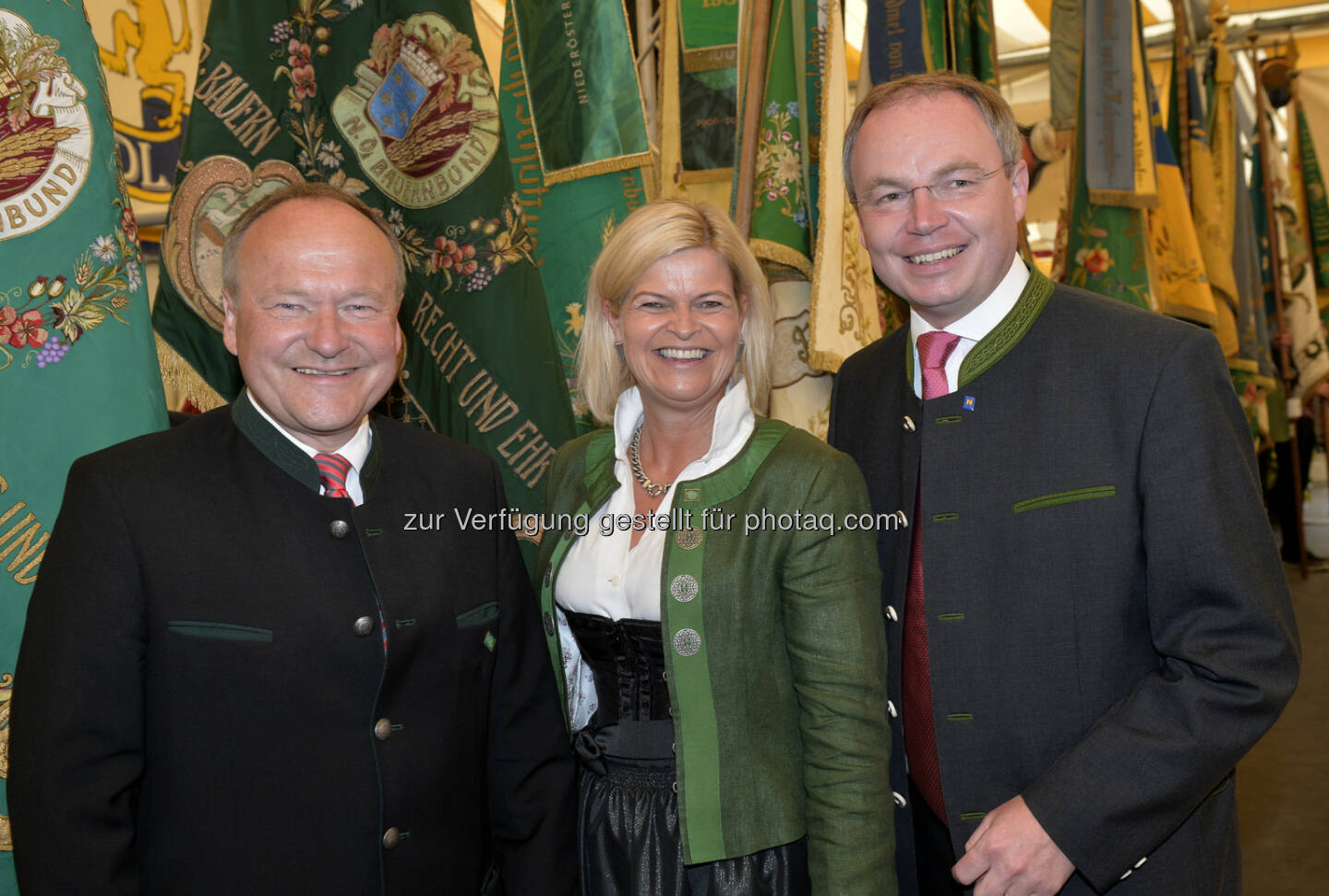 NÖ Bauernbundobmann Hermann Schultes, Direktorin Klaudia Tanner und Agrar-Landesrat Stephan Pernkopf fanden in Wieselburg klare Worte zur aktuellen Lage der heimischen Landwirtschaft: Kampfansage gegen Vermögenssteuern am Bauerntag