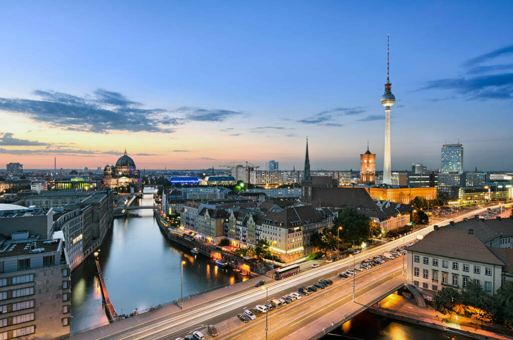 Skyline Berlin, Sonnenaufgang, http://www.shutterstock.com/de/pic-161067611/stock-photo-berlin-skyline-panorama-during-sunset-germany.html (Bild: www.shutterstock.com) (30.06.2014) 