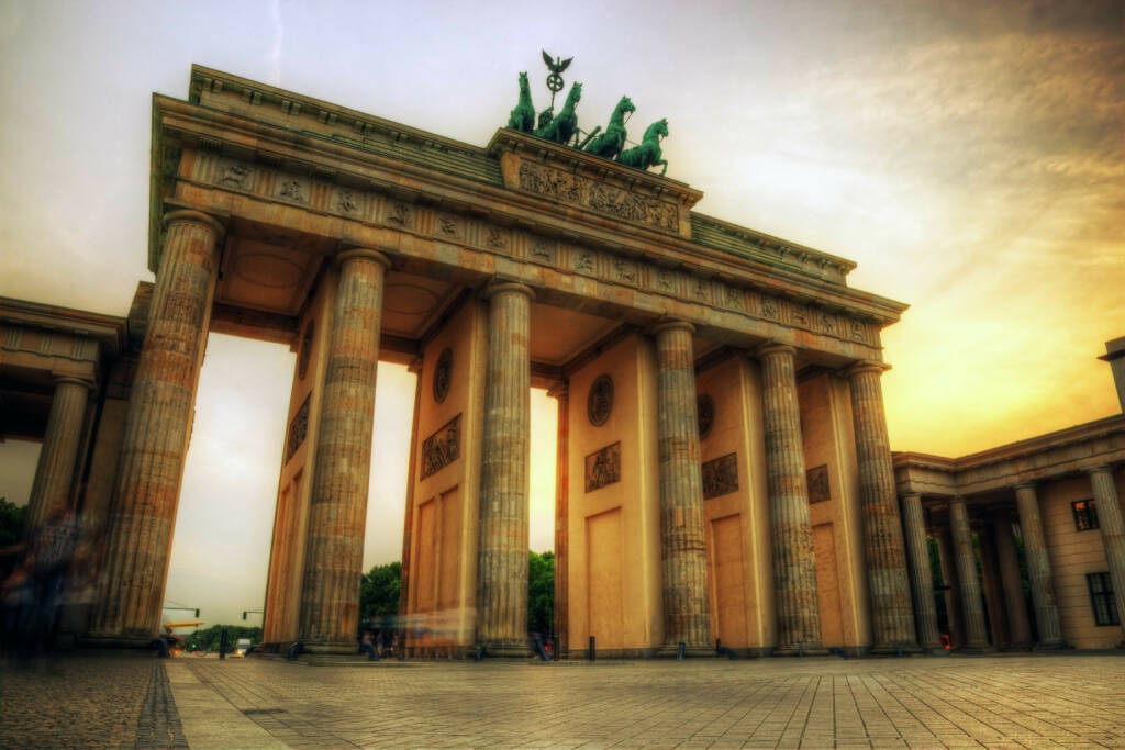 Brandenburger Tor in Berlin, Sonnenaufgang, http://www.shutterstock.com/de/pic-152392631/stock-photo-brandenburg-gate-german-brandenburger-tor-in-berlin-germany-sunset-with-beautiful-sunbeams.html (Bild: www.shutterstock.com) (30.06.2014) 