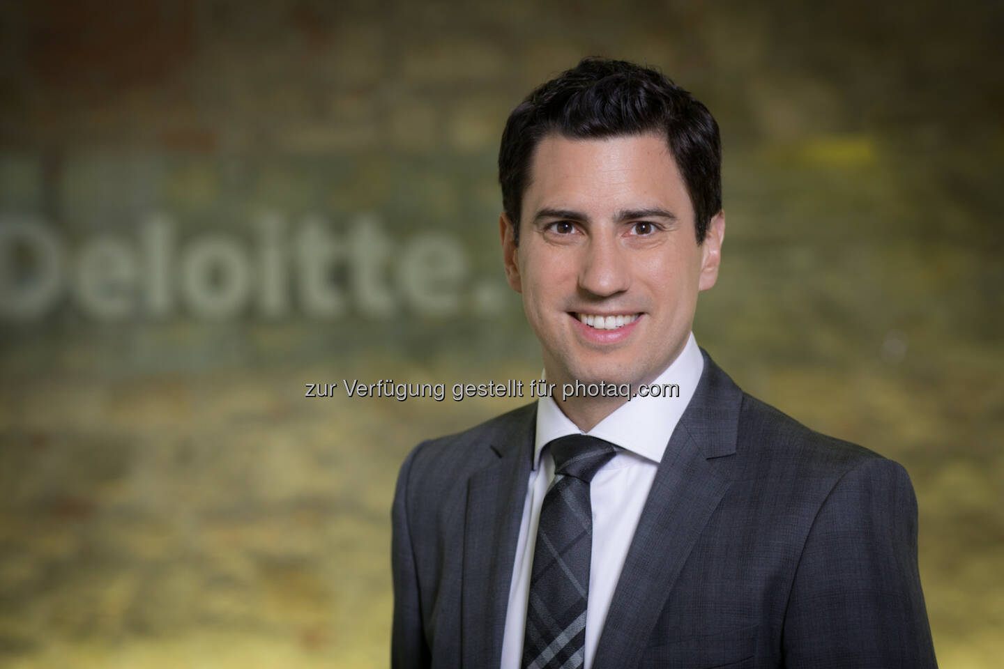 Christian Wilplinger (Partner Deloitte) ist seit 2004 bei Deloitte tätig und blickt auf eine über zehnjährige Berufserfahrung in der Steuerberatung zurück. Als Wirtschaftsprüfer und Steuerberater ist er bei Deloitte für den Private Clients-Bereich zuständig und auf die steuerliche Beratung von Privatpersonen, Stiftungen und Familienunternehmen spezialisiert. In diesem Zusammenhang beschäftigt er sich intensiv mit Spezialfragen der Stiftungs-, Immobilien- und Kapitalvermögensbesteuerung. (Bild: Daniel Hinterramskogler)