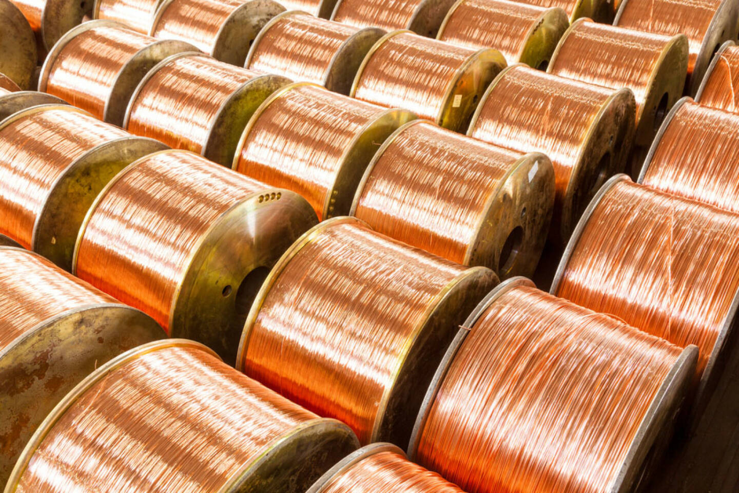 Kupfer, Kupferspulen, http://www.shutterstock.com/de/pic-152041094/stock-photo-copper-cable-factory.html 