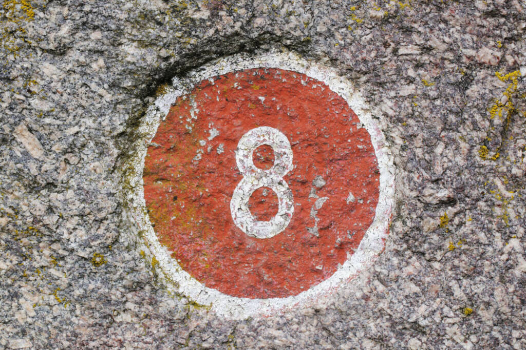 8, Acht, http://www.shutterstock.com/de/pic-61235590/stock-photo-number-painted-inside-a-red-circle.html , © (www.shutterstock.com) (02.07.2014) 