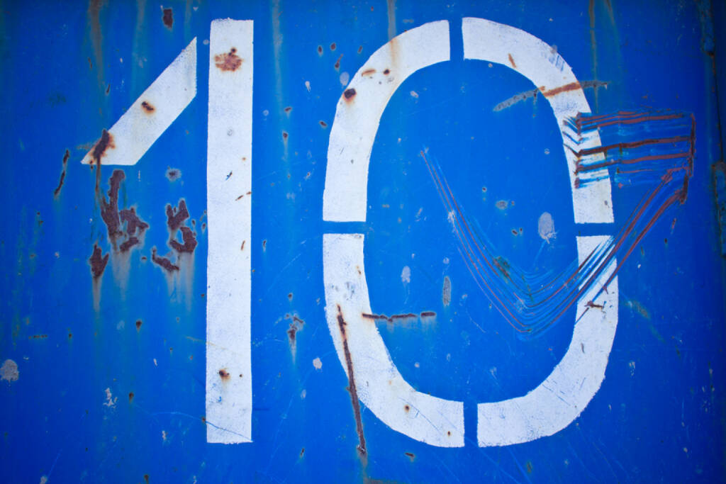 10, Zehn, http://www.shutterstock.com/de/pic-159789107/stock-photo-old-ten-number-on-rusty-blue-metal-texture.html , © (www.shutterstock.com) (02.07.2014) 