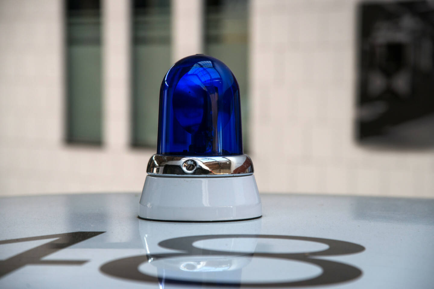 Alert, Blaulicht http://www.shutterstock.com/de/pic-148751969/stock-photo-police-car-with-blue-light.html  (Bild: shutterstock.com)