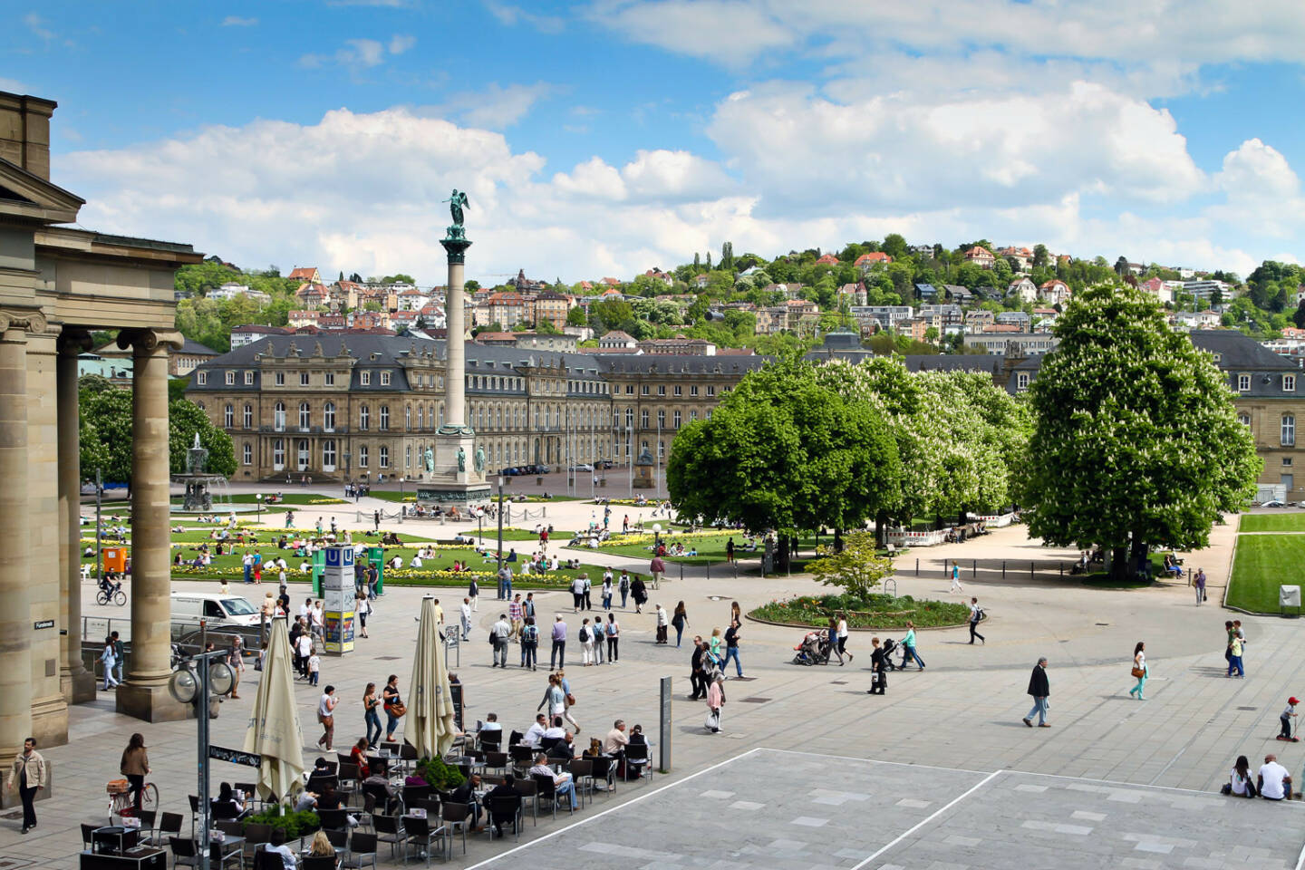 Stuttgart, Schlossplatz, http://www.shutterstock.com/de/pic-138854639/stock-photo-stuttgart-germany-castle-square-in-the-city-center-in-spring-may.html (Bild: www.shutterstock.com)