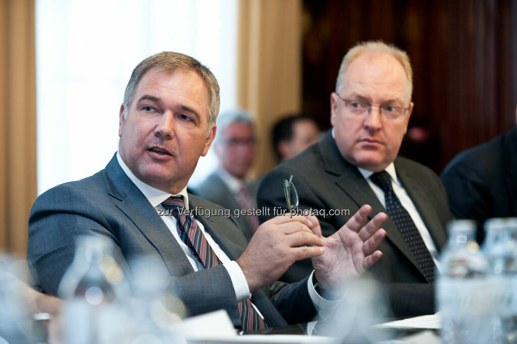 Pressekonferenz Der KMU-Unternehmenswert Rechner, Walter Ruck, Präsident der Wirtschaftskammer Wien, Helmut Bernkopf, Bank Austria Vorstand für Privat- & Firmenkunden, Fotograf: Nick Albert, © Aussender (03.07.2014) 