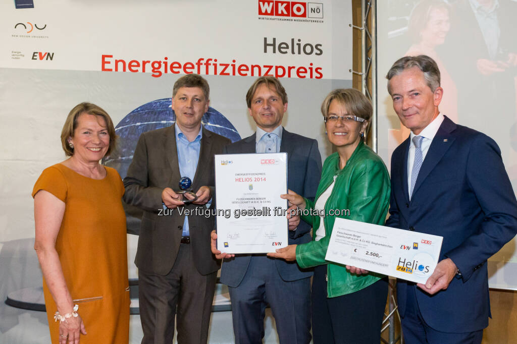 WKNÖ-Präsidentin Sonja Zwazl, Rudolf Berger, Bernd Maderner, Wirtschaftslandesrätin Petra Bohuslav und EVN-Vorstandssprecher Peter Layr: Fleischwaren Berger GmbH & Co KG in Sieghartskirchen (Bez. Tulln) in der Kategorie Energieeffiziente Produktionsprozesse -große Unternehmen, Helios 2014
, © WKNÖ (03.07.2014) 