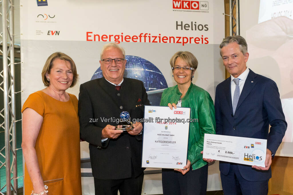 WKNÖ-Präsidentin Sonja Zwazl, Friedrich Riess, Wirtschaftslandesrätin Petra Bohuslav und EVN-Vorstandssprecher Peter Layr: Riess Kelomat GmbH in Ybbsitz (Bez. Scheibbs) Sieger in der Kategorie Mobilität sowie Bewusstseinsbildung und sonstige Maßnahmen, Helios 2014, © WKNÖ (03.07.2014) 