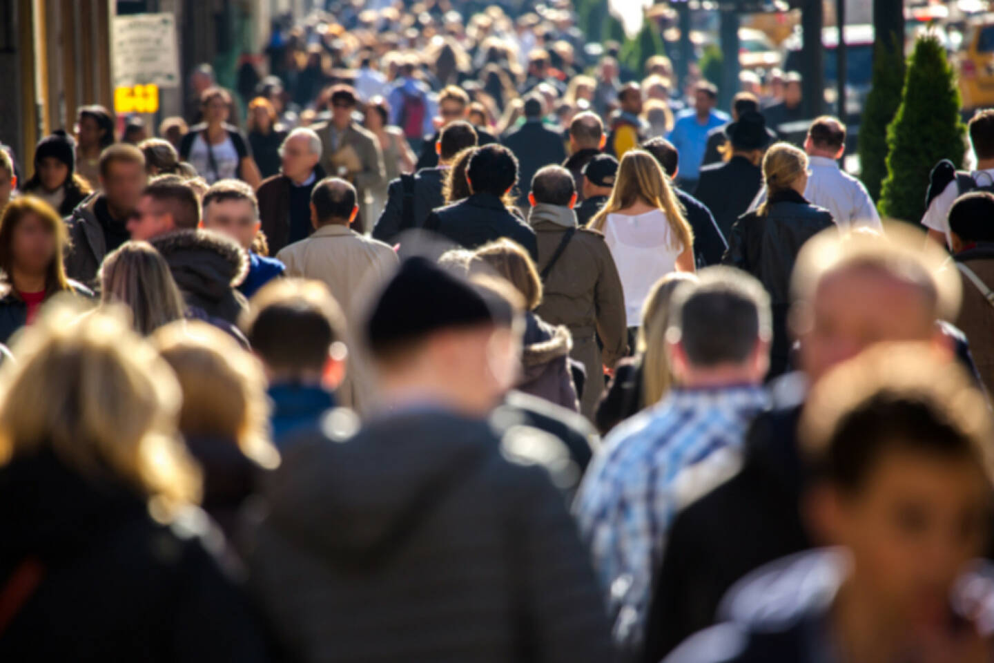 Menschenmassen, Strasse, http://www.shutterstock.com/de/pic-160438778/stock-photo-anonymous-crowd-of-people-walking-on-a-busy-new-york-city-street.html 