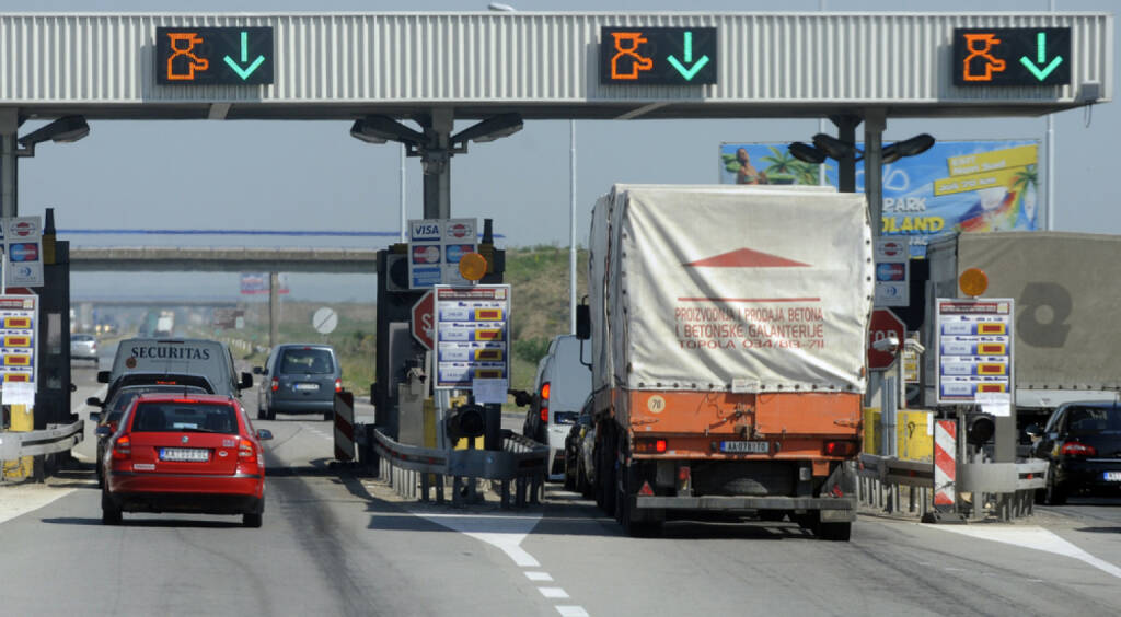 Maut, Mautstelle, Autobahn, Gebühren, bibiphoto / Shutterstock.com, http://www.shutterstock.com/de/pic-149582471/stock-photo-jam.html , <a href=http://www.shutterstock.com/gallery-1473083p1.html?cr=00&pl=edit-00>bibiphoto</a> / <a href=http://www.shutterstock.com/?cr=00&pl=edit-00>Shutterstock.com</a>, , © (www.shutterstock.com) (05.07.2014) 