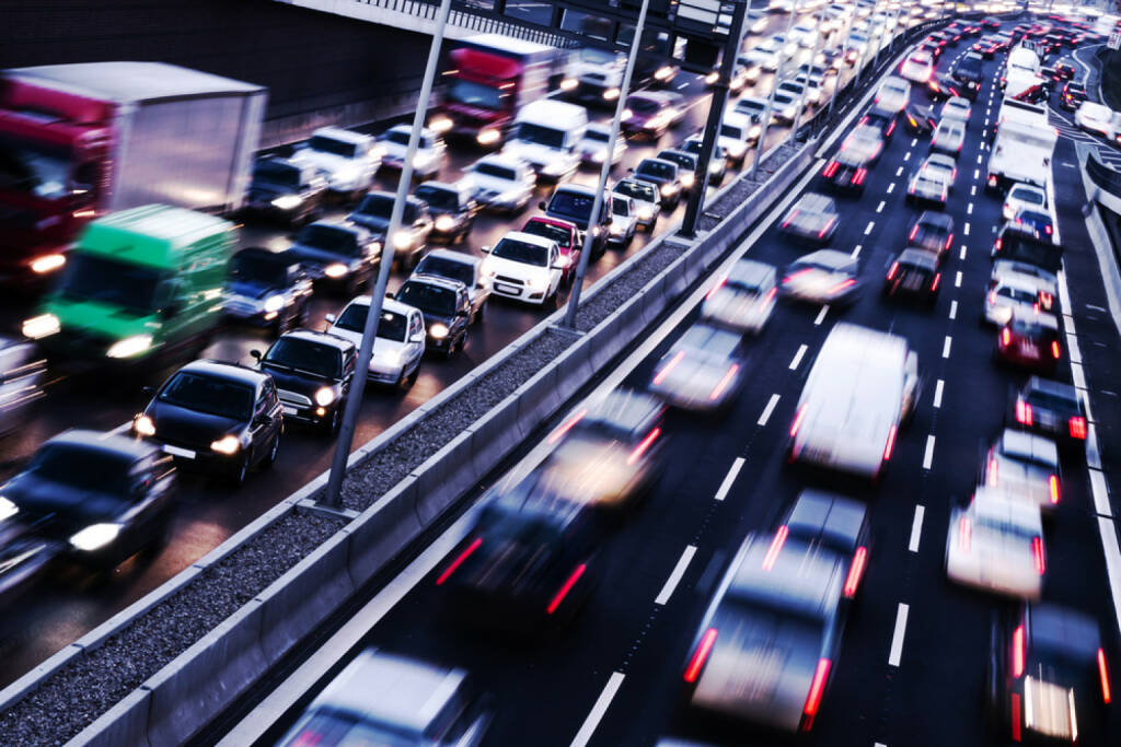 Auto, Stau, Autobahn, http://www.shutterstock.com/de/pic-147888404/stock-photo-congestion-on-a-higway-on-rush-hour-time.html , © (www.shutterstock.com) (05.07.2014) 