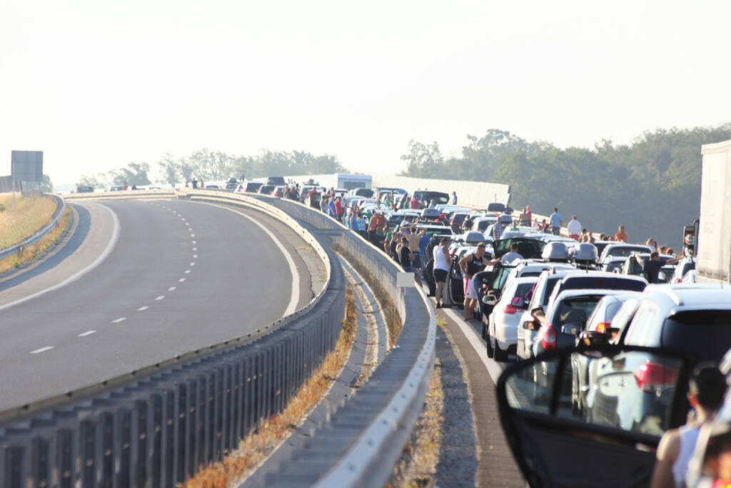 Stau, Autobahn, http://www.shutterstock.com/de/pic-149582471/stock-photo-jam.html , © (www.shutterstock.com) (05.07.2014) 