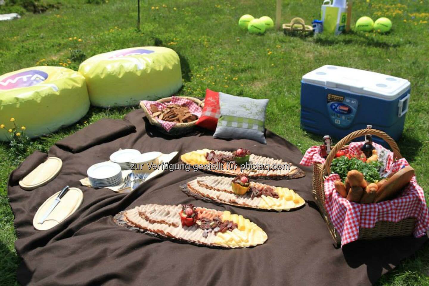 Tisch, Buffet - mehr unter https://www.facebook.com/GasteinLadies