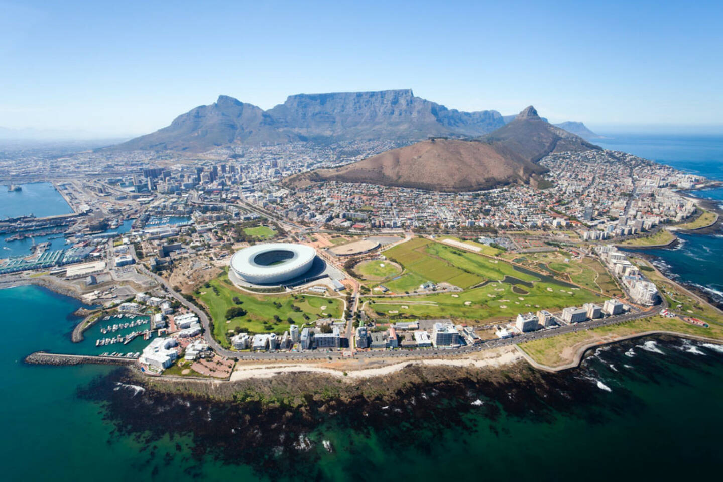 Kapstadt, Südafrika, http://www.shutterstock.com/de/pic-92510755/stock-photo-overall-aerial-view-of-cape-town-south-africa.html 