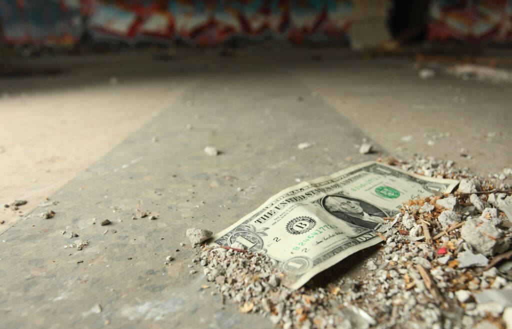 Dollar, Geld, Entwertung, Verlust, Verfall, Zerstörung, Krise, Abwertung, http://www.shutterstock.com/de/pic-61652599/stock-photo-one-dollar-on-a-floor.html (07.07.2014) 