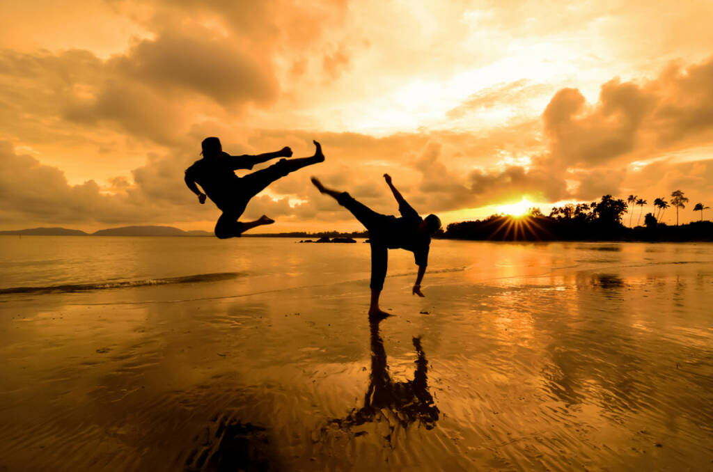 Zweikampf, Wettkampf, Kung Fu, Kickboxen, http://www.shutterstock.com/de/pic-134226827/stock-photo-fighting-an-enemy-near-the-beach-when-the-sun-goes-down.html , © www.shutterstock.com (08.07.2014) 