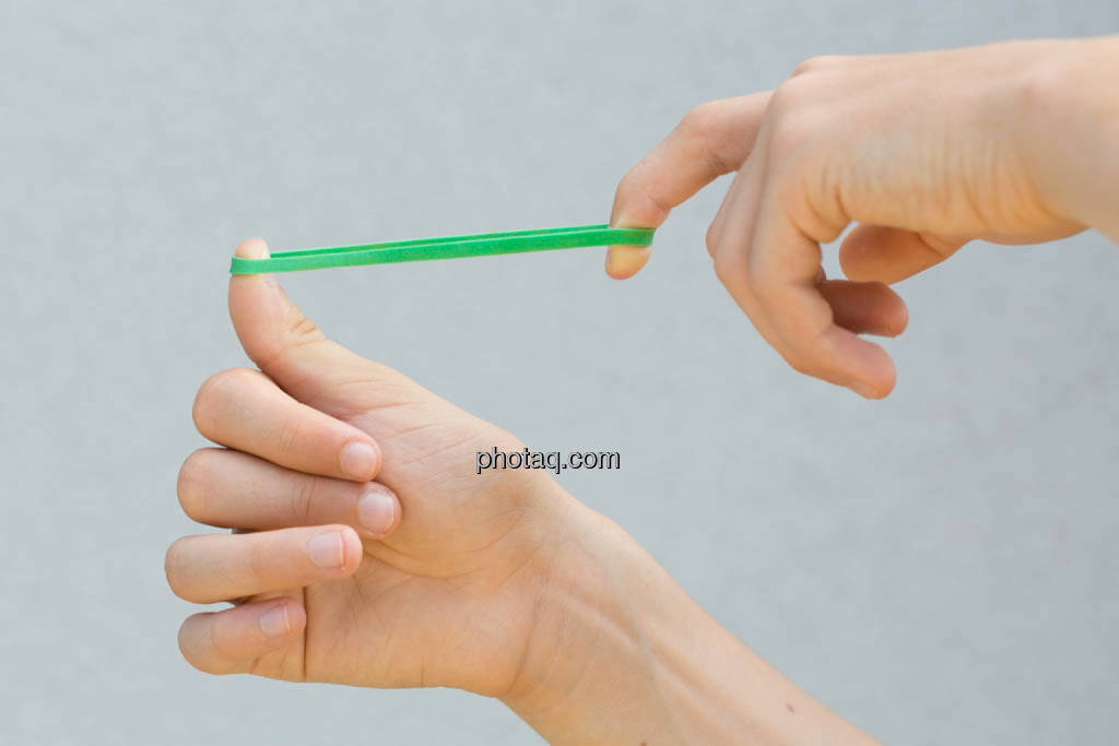 Anspannung, Gummi, Gummiringerl, Spannung, © photaq/Martina Draper (08.07.2014)