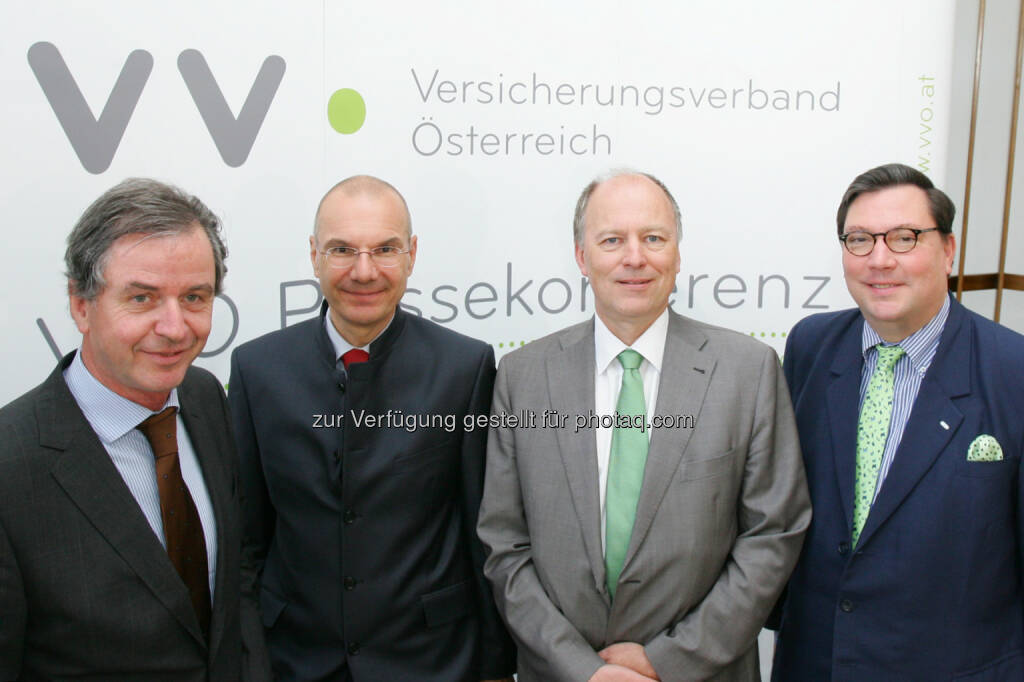 Verband der Versicherungsunternehmen Österreichs: Michael Staudinger (Direktor ZAMG), Wolfram Littich (VVO-Vizepräsident und Vorstandsvorsitzender der Allianz Gruppe in Österreich),  Othmar Thann (Direktor KFV) und  Louis Norman-Audenhove (Generalsekretär des österreichischen Versicherungsverbandes VVO): Starkregen, Hitzewellen, Schneechaos - Naturkatastrophen: Mehrheit der Österreicher unterschätzt die Gefahren!, © Aussender (10.07.2014) 