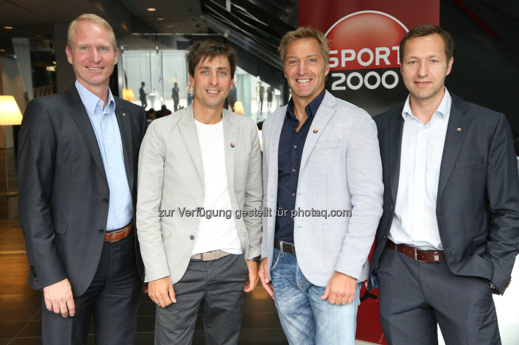 Sport 2000 startet groß angelegte Qualitätsoffensive: Holger Schwarting (Vorstand Sport 2000 Österreich), Mario Stecher (Skispringer der Sport 2000 Red Eagles), Hans Knauß (Sport 2000-Testimonial), Christoph Krahwinkler (Marketing- und Vertriebsleiter, Prokurist Sport 2000), © Aussendung (10.07.2014) 