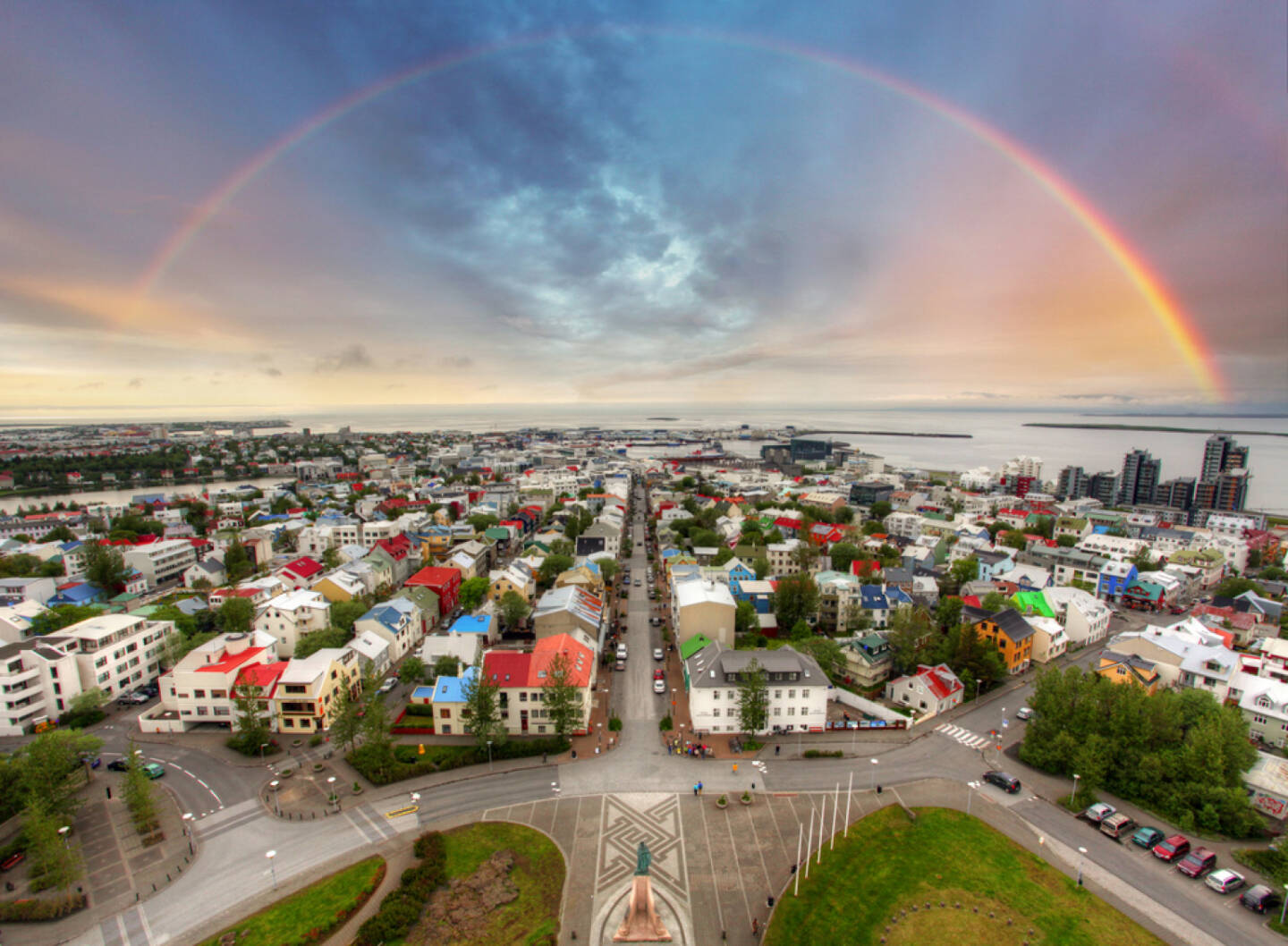 Reykjavik, Island, Regenbogen, http://www.shutterstock.com/de/pic-170753810/stock-photo-reykjavik-cityspace.html 