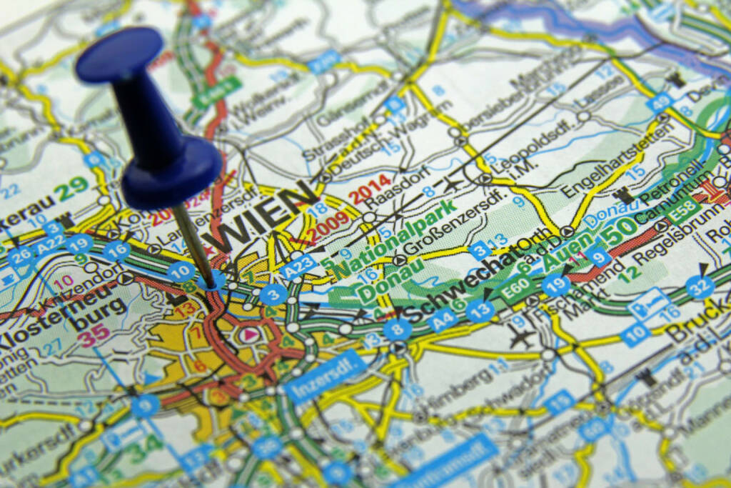 Straßenkarte, Wien, Karte, Orientierung, Plan, Straße, vorwärts, http://www.shutterstock.com/de/pic-125466146/stock-photo-push-pin-pointing-at-vienna-austria.html , © (www.shutterstock.com) (11.07.2014) 