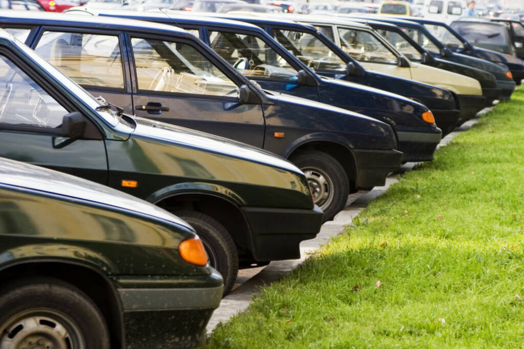 parken, Parkplatz, Auto, http://www.shutterstock.com/de/pic-1777063/stock-photo-accurate-parking.html , © (www.shutterstock.com) (11.07.2014) 