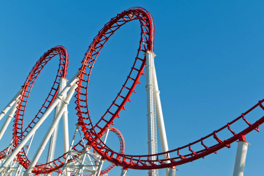 Achterbahn, Looping, auf und ab, Schleife, schnell, Talfahrt, Bergfahrt, Berg- und Talfahrt, abwärts, aufwärts, http://www.shutterstock.com/de/pic-97819241/stock-photo-the-loops-of-a-scaring-roller-coaster.html? , © (www.shutterstock.com) (11.07.2014) 