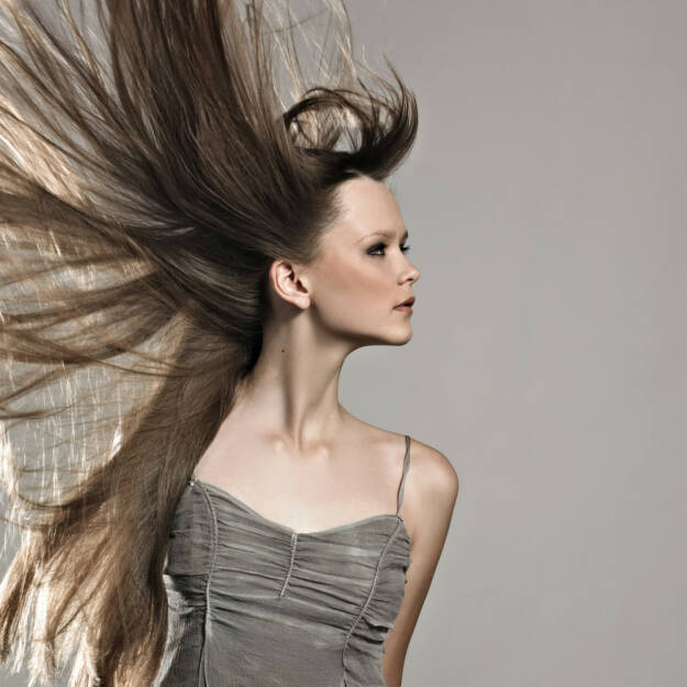 Gegenwind, Wind, Haare, stürmisch, turbulent, http://www.shutterstock.com/de/pic-81639385/stock-photo-photo-of-beautiful-woman-with-magnificent-hair.html , © (www.shutterstock.com) (11.07.2014) 