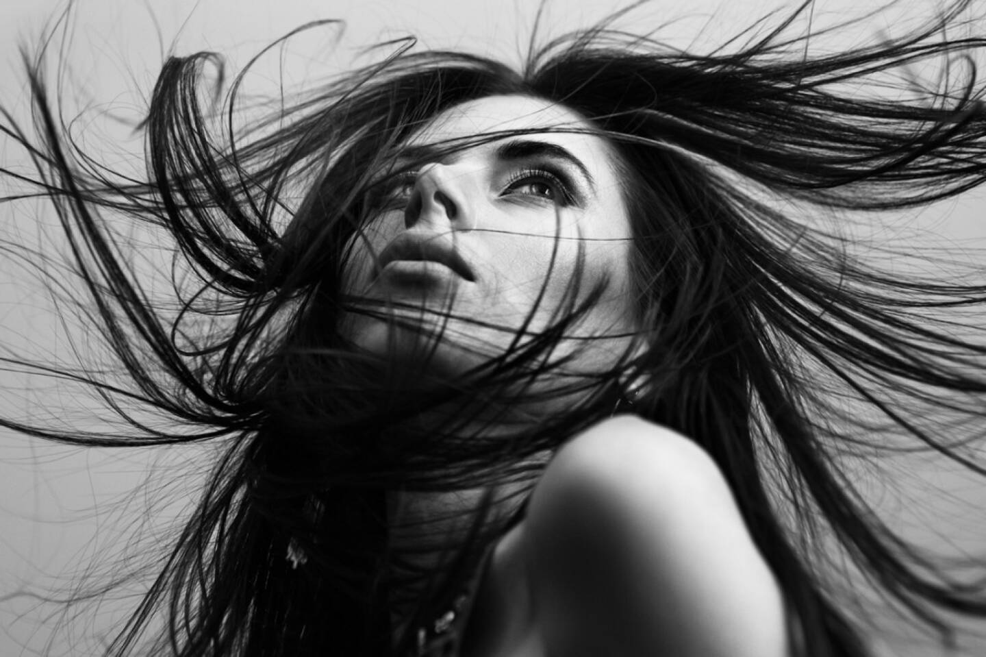 stürmisch, Sturm, turbulent, Chaos, http://www.shutterstock.com/de/pic-149736302/stock-photo-portrait-of-a-beautiful-fashionable-young-girl-with-flying-hair.html 