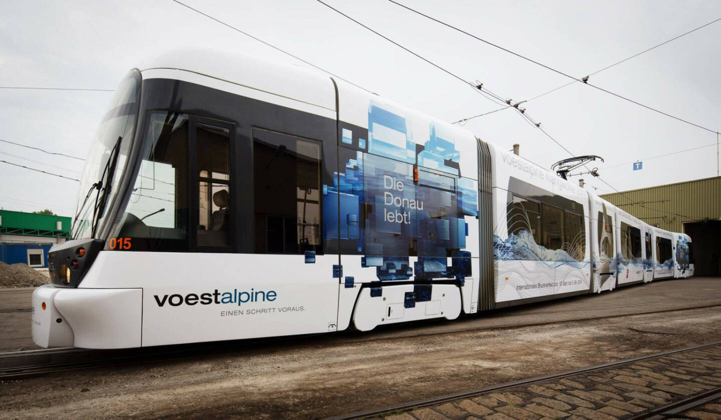 Die Straßenbahn zur voestalpine Klangwolke 2014 ist  wieder in Linz unterwegs! Die Tram wird bis 7. September auf der Linie 1 fahren. Mehr Infos zur voestalpine Klangwolke: http://www.voestalpine.com/klangwolke