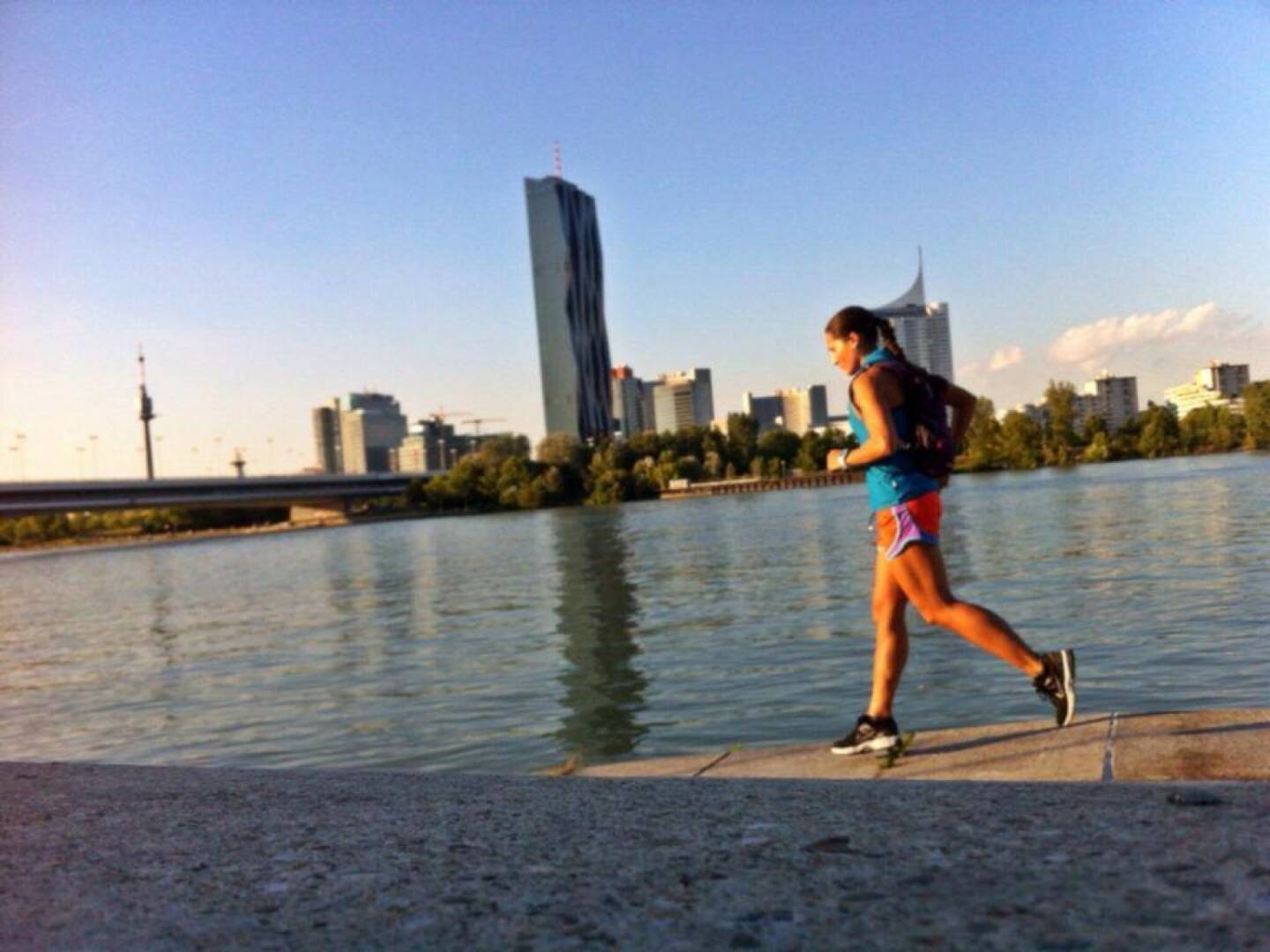 Wien Skyline Donauinsel Donauturm Laufen https://www.facebook.com/