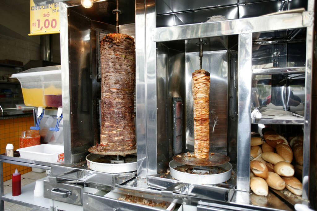 Kebap, Türkei, Döner, fleisch, food, http://www.shutterstock.com/de/pic-92450302/stock-photo-doner-kebab-sale-in-street.html , © www.shutterstock.com (12.07.2014) 