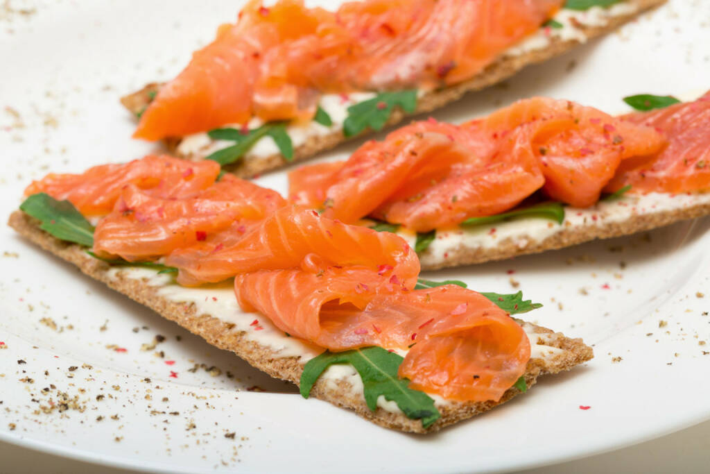 Frühstück, Schweden, Fisch, Lachs, Norden, http://www.shutterstock.com/de/pic-179242826/stock-photo-salted-salmon-on-crispy-bread-with-cheese-and-arugula-closeup.html , © www.shutterstock.com (13.07.2014) 