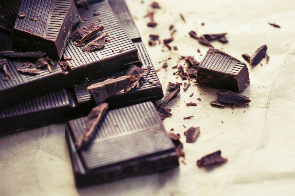 Schokolade, Kakao, food, süß, dunkel, Versuchung, http://www.shutterstock.com/de/pic-184667783/stock-photo-chocolate-pieces-chopped-dark-chocolate-closeup.html , © www.shutterstock.com (14.07.2014) 