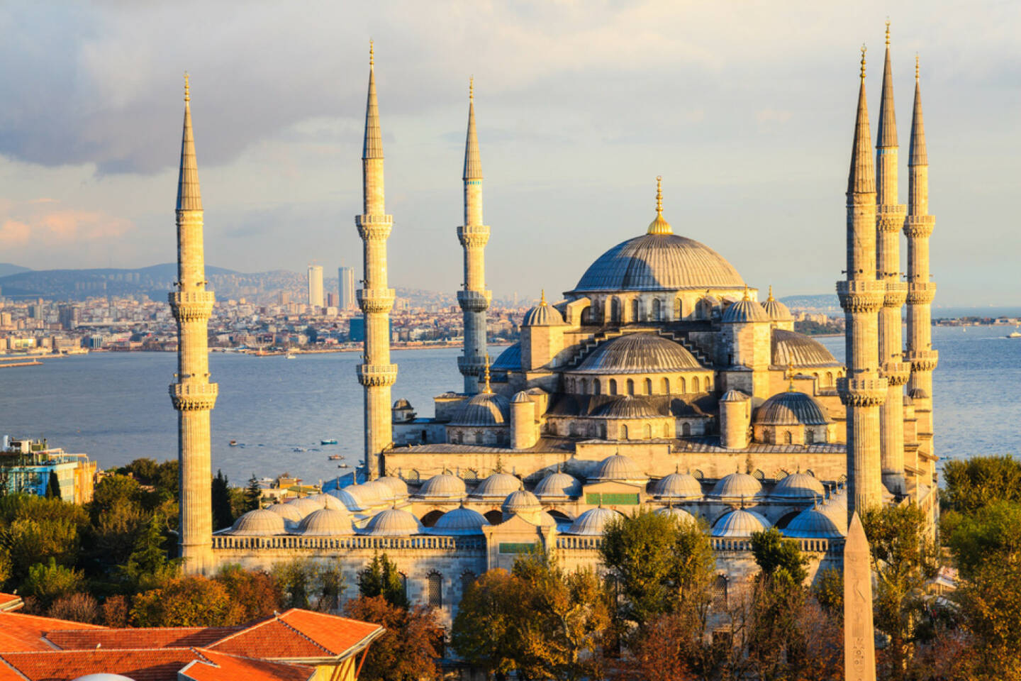 Istanbul, Türkei, http://www.shutterstock.com/de/pic-161898314/stock-photo-blue-mosque-in-istanbul-turkey.html 