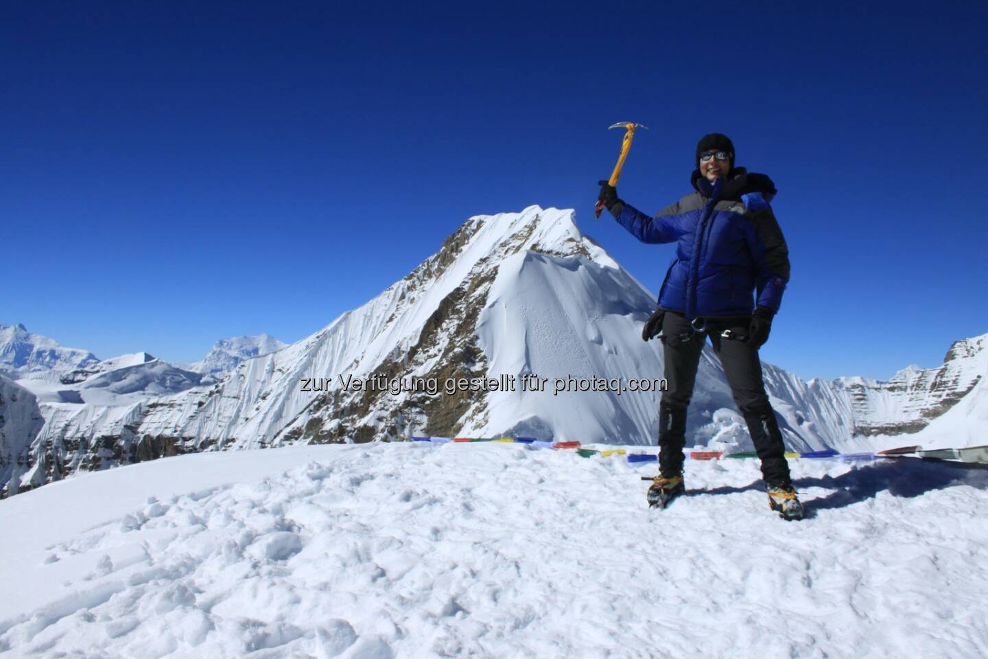 Christine Theodorovics, Zurich Insurance, auf 6328m am Saribong Peak (c) Christine Theodorovics 