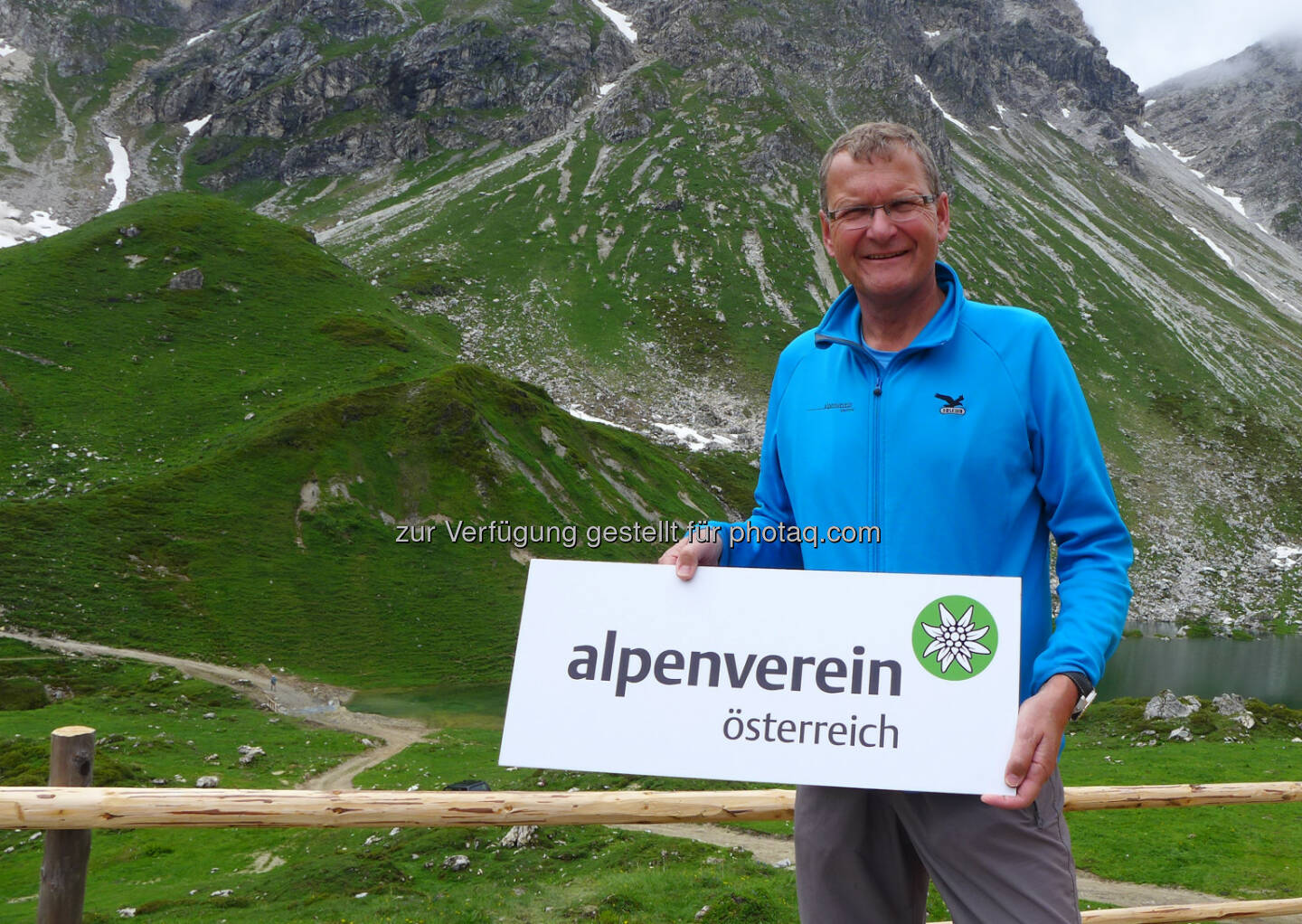 Neues Logo für den Alpenverein: Alpenvereinspräsident Andreas Ermacora stellte das neue Logo Mitte Juli auf der Franz-Fischer-Hütte vor.