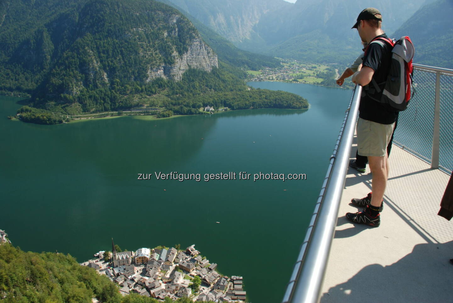 In den Salzwelten Hallstatt können Besucher die faszinierende Forschung und Wissenschaft rund um das älteste Salzbergwerk der Welt näher kennenlernen. Gemeinsam mit dem Naturhistorischen Museum Wien wurde ein Programm entwickelt., Aussicht, See, Berg  (Bild: T.Kraft/Salzwelten)