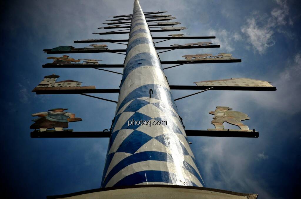 Bayern, blau weiss, Maibaum, © photaq.com (21.07.2014) 