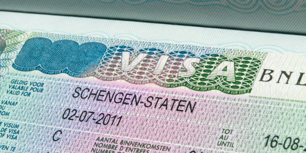 Visa, Einwanderung, Aufenthalt, Ausländer, Asyl, Einbürgerung, Arbeitskraft, http://www.shutterstock.com/de/pic-75219700/stock-photo-schengen-visa-in-passport.html  (21.07.2014) 