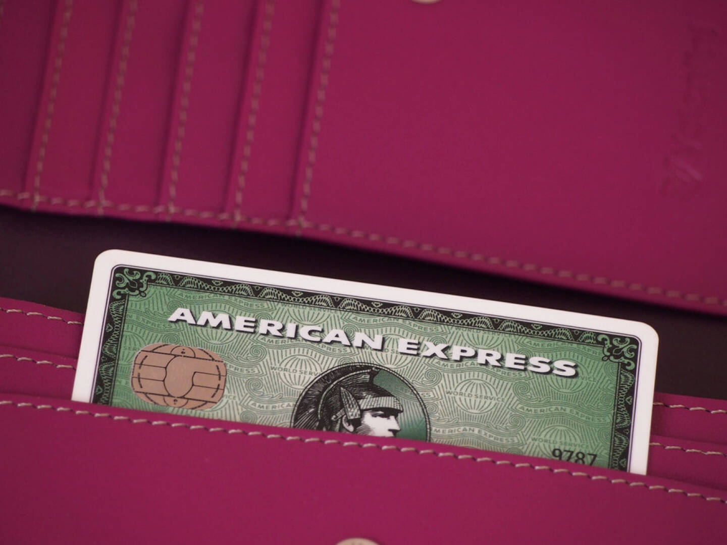 American Express, <a href=http://www.shutterstock.com/gallery-1235581p1.html?cr=00&pl=edit-00>Nada's Images</a> / <a href=http://www.shutterstock.com/?cr=00&pl=edit-00>Shutterstock.com</a> , Nada's Images / Shutterstock.com