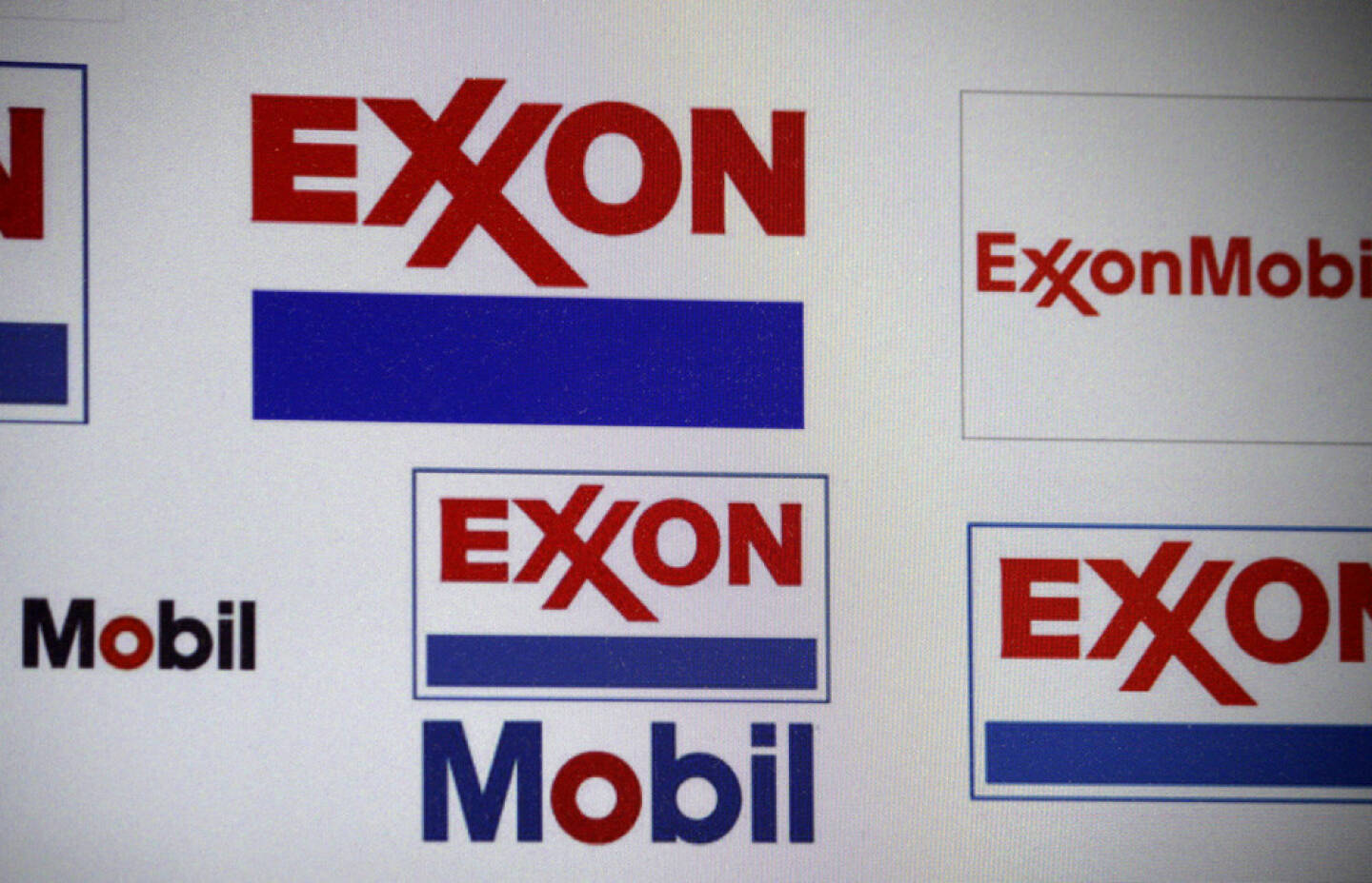 Exxon Mobil, <a href=http://www.shutterstock.com/gallery-320989p1.html?cr=00&pl=edit-00>360b</a> / <a href=http://www.shutterstock.com/?cr=00&pl=edit-00>Shutterstock.com</a>, 360b / Shutterstock.com