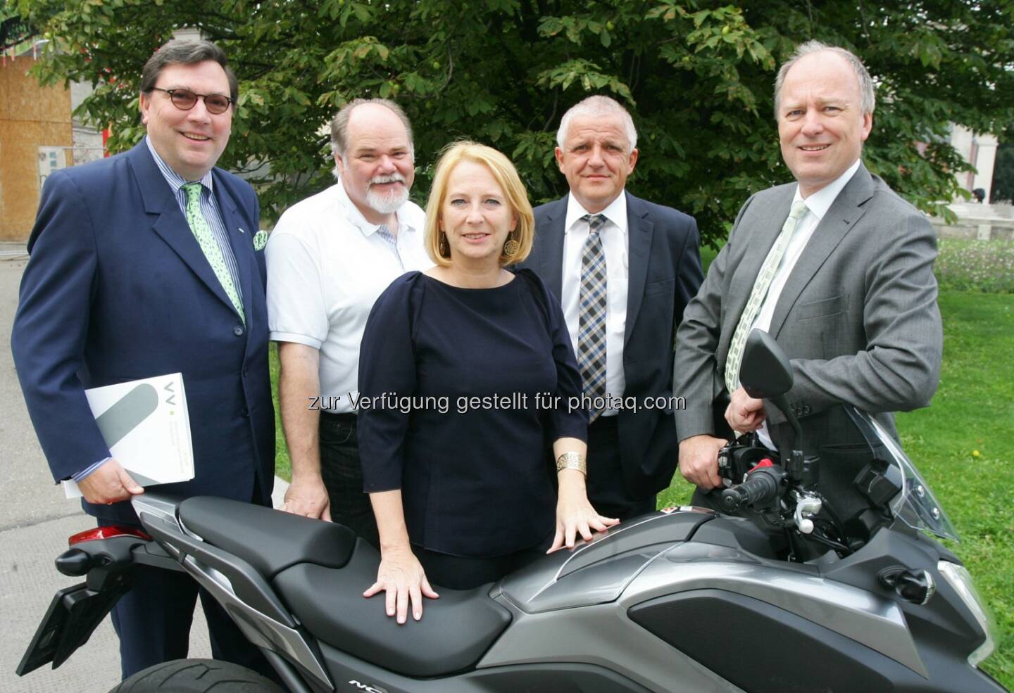 Louis Norman-Audenhove (Generalsekretär des VVO), Roland Berger (Vizeobmann der Arge 2Rad), Doris Bures (Bundesministerin für Verkehr, Innovation und Technologie),Vorstandsdirektor Erich Leiß (Wiener Städtische Versicherung AG, Sprecher Kfz-Sektion VVO) und Othmar Thann (Direktor des KFV): Verband der Versicherungsunternehmen Österreichs zu Zukunft Motorradsicherheit: Möglichkeiten zu einer nachhaltigen Unfallreduktion (c) Aussendung